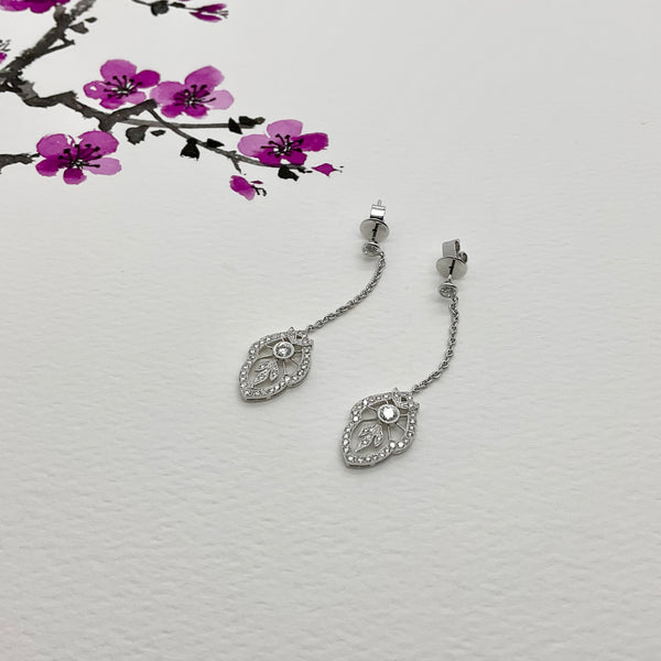 Vintage 18K Diamond dangling Earrings